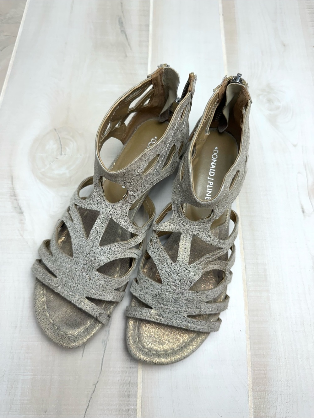 Donald J. Pliner Women's gladiator Sandals in Metallic Gold
